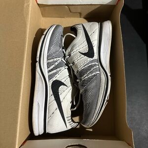 Nike Men's Flyknit Trainer Running Shoe